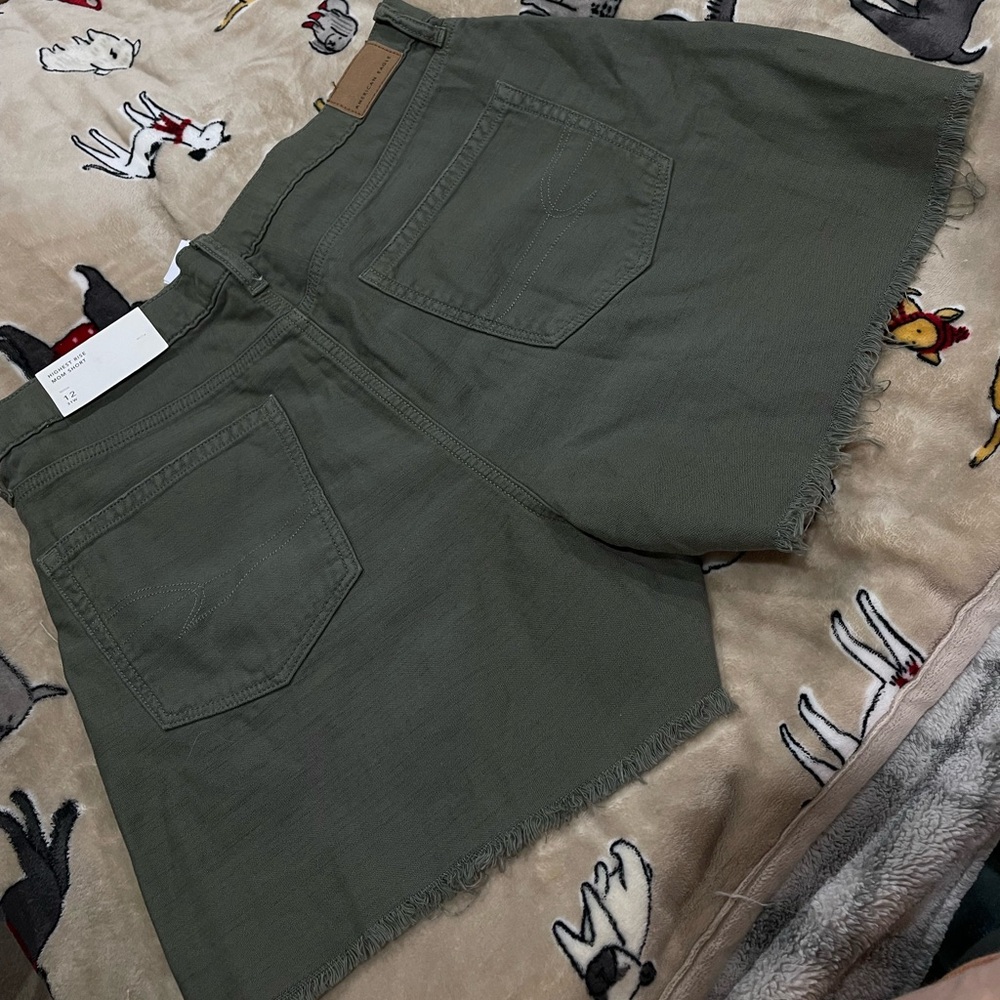 NWT High rise mom shorts - Picture 2 of 6